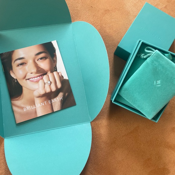 Brilliant earth diamond bar necklace - Picture 4 of 4